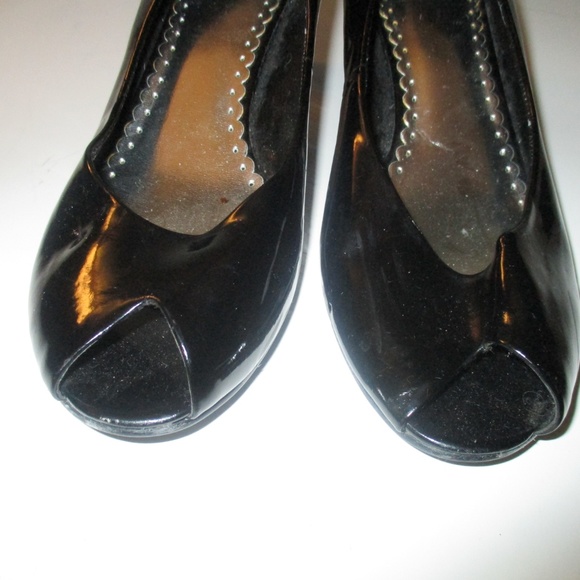 BCBG Vintage Black Patent V-cut Peep Toe Pumps - Picture 3 of 8